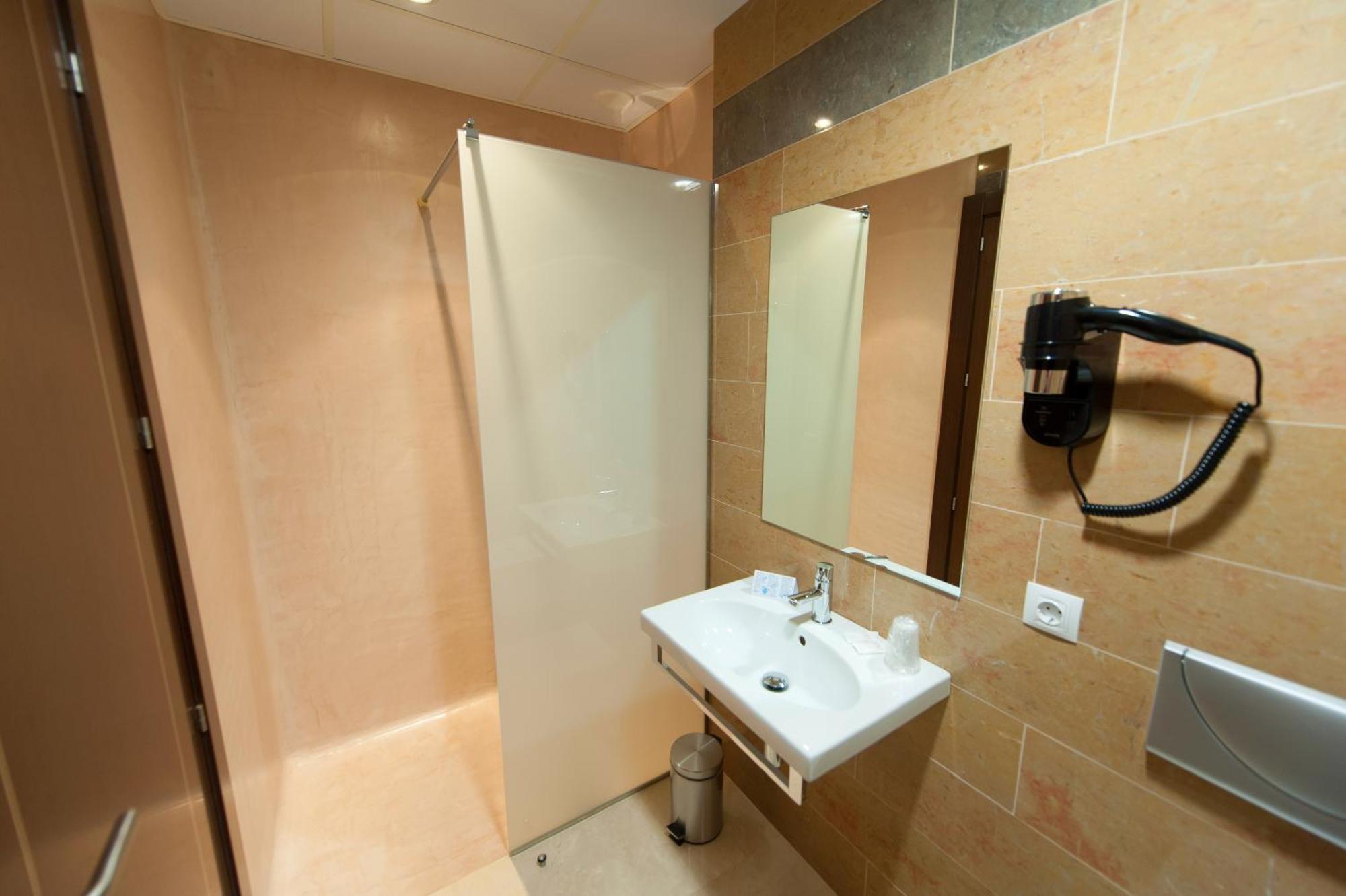 Visit Hotel Caspe Zewnętrze zdjęcie