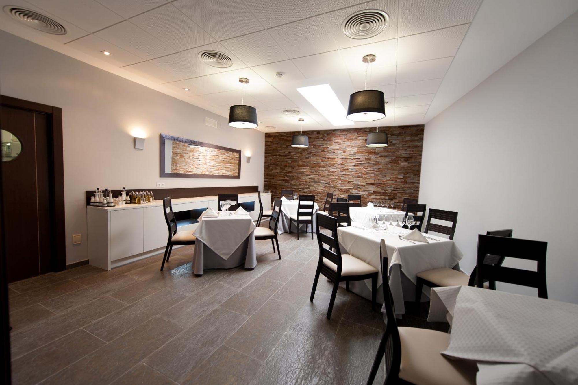 Visit Hotel Caspe Zewnętrze zdjęcie
