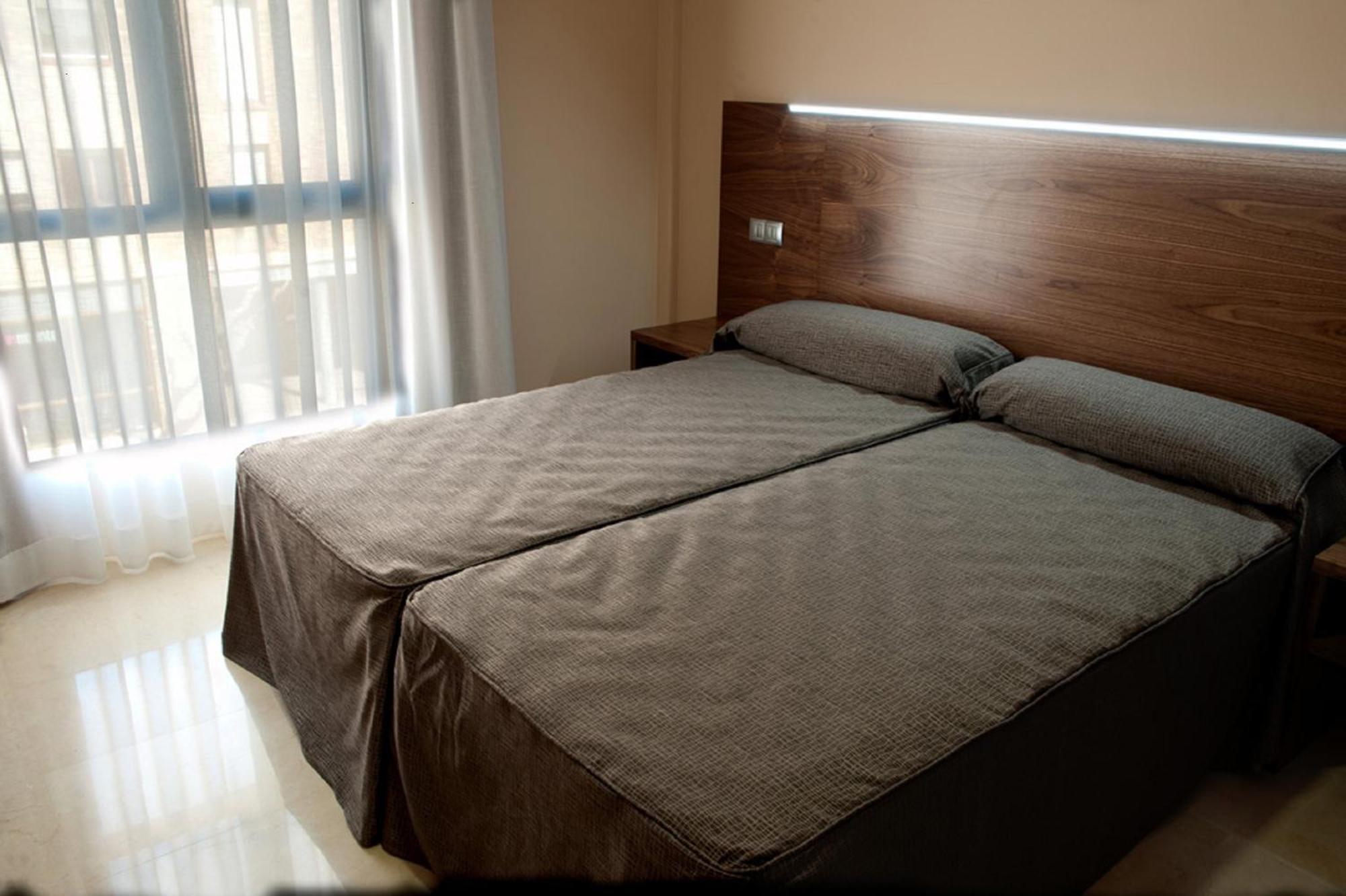 Visit Hotel Caspe Zewnętrze zdjęcie